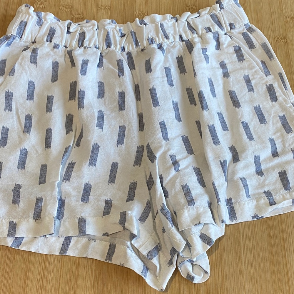 LOFT White High-Waist Lounge Shorts with Gray Brushstroke Print